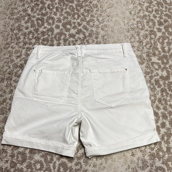 Shorts - Picture 2 of 3